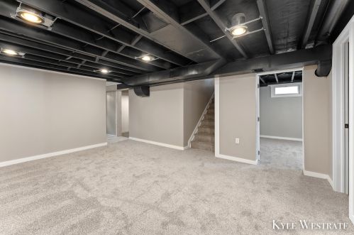 3735 Balsam Ave, Grand Rapids MI 49525-2471 exterior