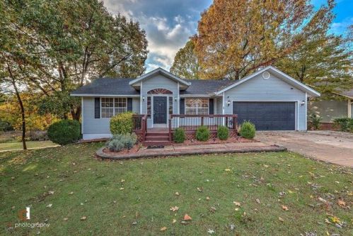 1809 Stout Dr, Springdale, AR 72762-1640