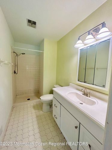 271 Clubhouse Dr, Middletown NJ 07748-1340 exterior