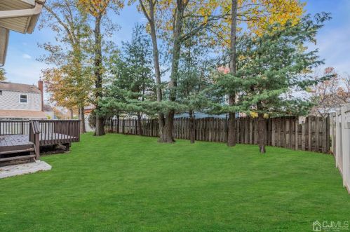 4 Rockoff Ct, Edison NJ  08837-3000 exterior