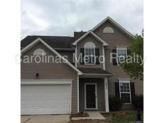 6833 Goldenwillow Dr, Charlotte NC  28215-7150 exterior