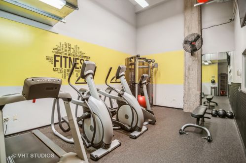 1645 Ogden Ave, Chicago IL  60612-4199 exterior