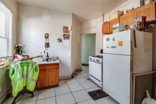 7448 Kenwood Ave, Chicago IL 60619-1427 exterior