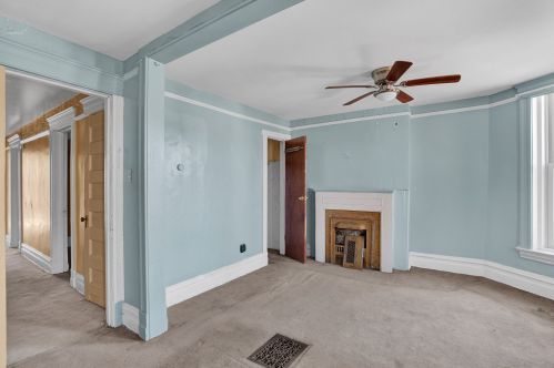 3611 Calumet Ave, Chicago IL 60653-1103 exterior