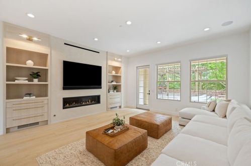 10464 Caribou Way, Tustin CA  92782-1470 exterior