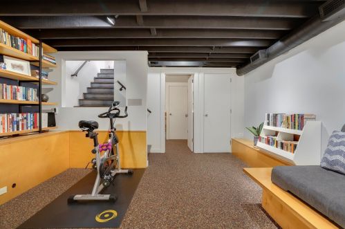 2220 Potomac Ave, Chicago IL 60651-1854 exterior