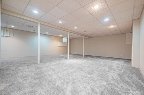 6 Sarah Ct, Edison NJ 08817-2288 exterior