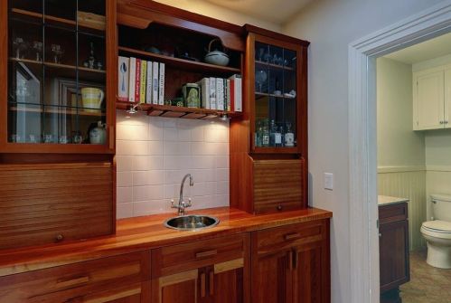 690 Angell St, Providence RI 02906-5309 exterior