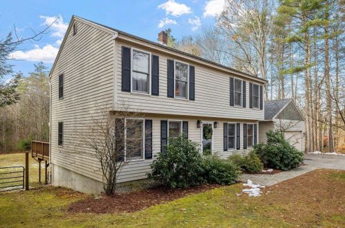 39 Blackwater Rd, Concord, NH 03303-3902