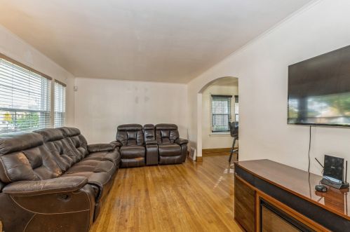 8118 Christiana Ave, Chicago, IL 60652-2514