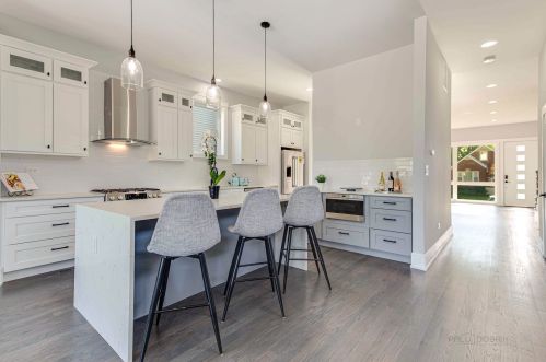 5307 Mcvicker Ave, Chicago IL 60630-1922 exterior