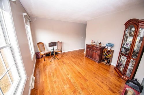 16 Misty Mdw Rd, Enfield CT 06082-3943 exterior