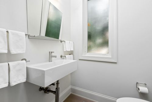 1950 Orch St, Chicago IL 60614-5495 exterior