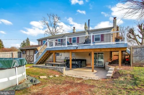 1243 Crestwood Dr, Pottstown PA 19464-2931 exterior