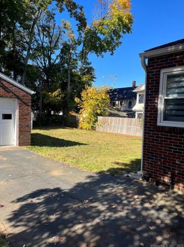 7 Harris St, Enfield CT 06082-3658 exterior