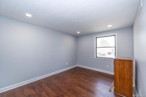 425 Rosemary St, Dearborn Heights MI  48127-3681 exterior