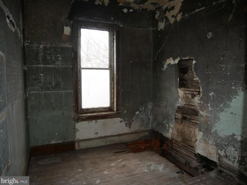 3311 16th St, Philadelphia PA  19140-4902 exterior