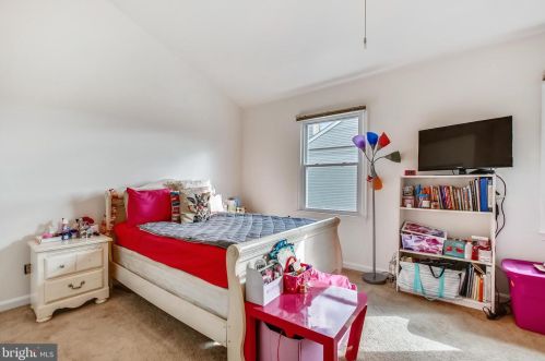 8209 Roxbury Dr, Alexandria VA 22309-3728 exterior