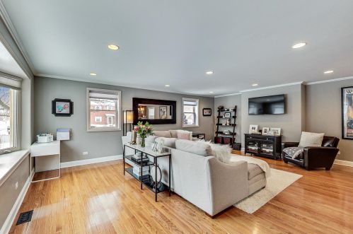 6098 Caldwell Ave, Chicago IL 60646-4111 exterior