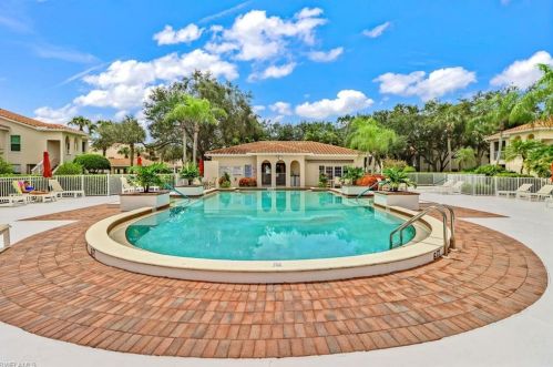 102 Tuscana Ct, Naples FL 34119-4705 exterior