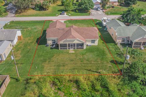 4801 Myrtle Dr, Fort Pierce FL  34982-3800 exterior