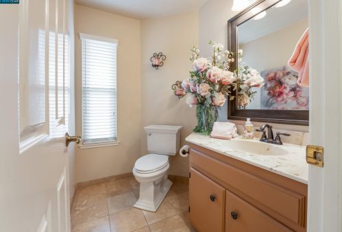 1170 Ridgemont Pl, Concord CA 94521-4831 exterior