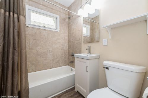 4622 38th St, Milwaukee WI  53221-2014 exterior