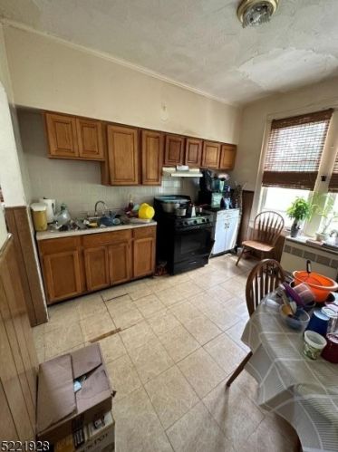 322 Vermont Ave, Irvington NJ 07111-2563 exterior