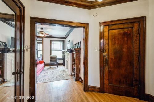 6805 Greenview Ave, Chicago, IL 60626-4209