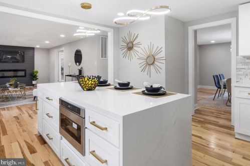 8916 Copenhaver Dr, Rockville MD  20854-3009 exterior