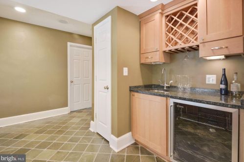 9 Bethayres Ct, Rockville MD 20855-2020 exterior