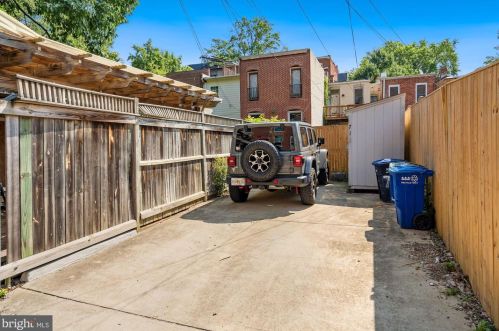 716 3 St, Washington DC 20001-2624 exterior