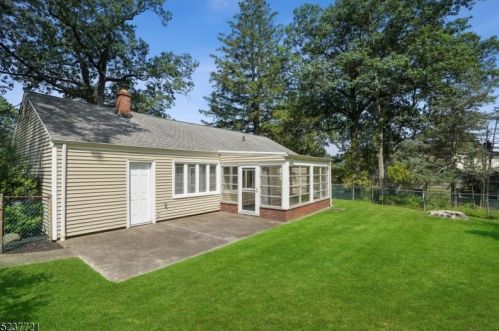 72 Fellswood Dr, Livingston NJ 07039-2238 exterior