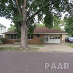 319 Catherine St, Pekin, IL 61554-3149