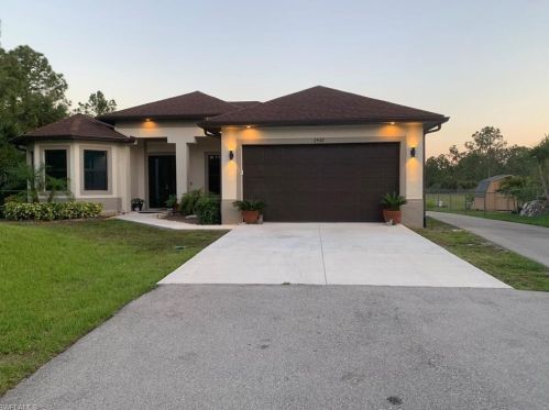 2962 6th Ave, Naples, FL 34117-4944
