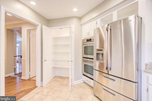 10761 Gloxinia Dr, Rockville MD 20852-3404 exterior