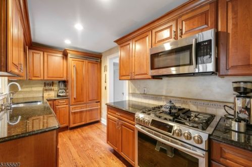 356 Fairmount Ave, Chatham Township NJ  07928-1719 exterior