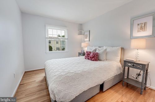 6386 Patience Ct, Alexandria VA 22315-3426 exterior