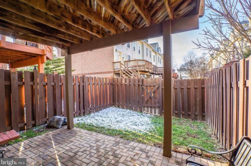 7818 Colonial Springs Blvd, Alexandria VA  22306-2864 exterior