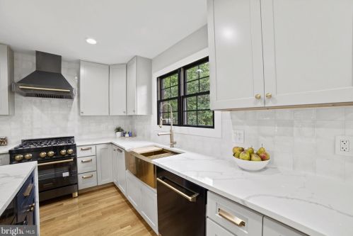 1505 Crestwood Dr, Alexandria VA  22302-2303 exterior