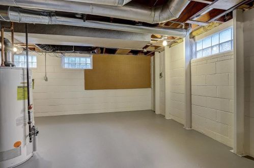 936 Currie Pl, Milwaukee WI 53213-3006 exterior