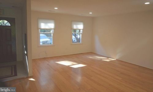 7609 Heatherton Ln, Rockville MD  20854-3211 exterior