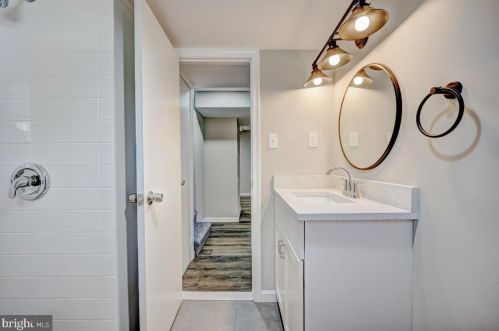 6013 Leewood Dr, Alexandria VA 22310-1920 exterior