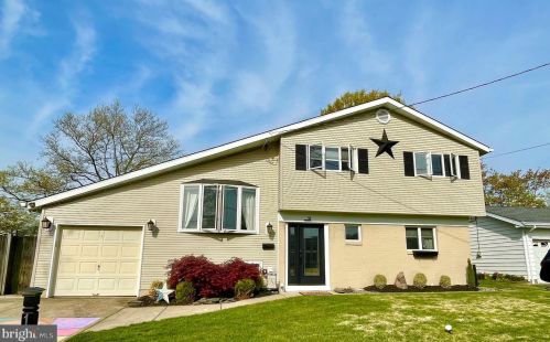 17 Rolling Ln, Trenton, NJ 08690-2112