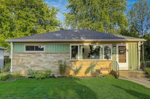 3860 93rd St, Milwaukee, WI 53222-2508