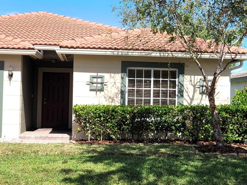 1975 Jamesport Dr, Fort Pierce FL  34953-4598 exterior