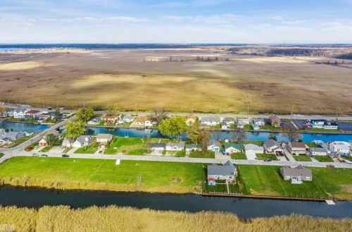 6334 Marina Dr, Algonac MI 48001-4212 exterior