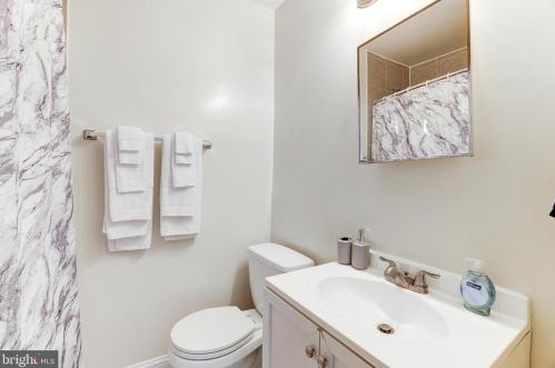 916 19 St, Washington DC 20002-4085 exterior