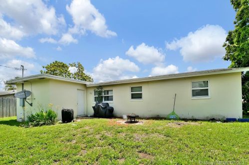 2031 1 St, Boynton Beach FL exterior