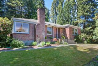 10505 Victory Ln, Seattle, WA 98125-6676